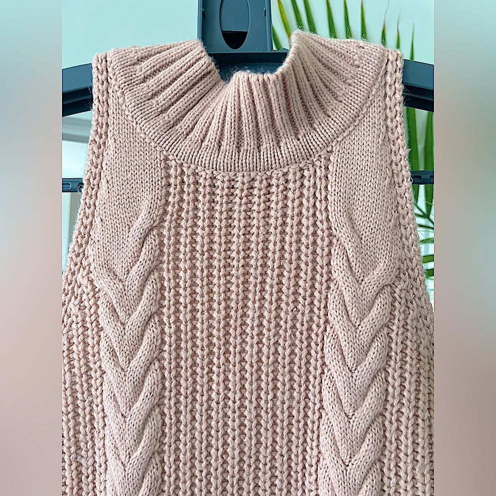 Women’s Sleeveless Ribbed Knit Midi Dress - Picture 3 of 4